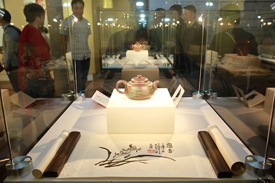 刘文西、顾绍培、鲍志强紫砂文人壶艺术展在京开幕